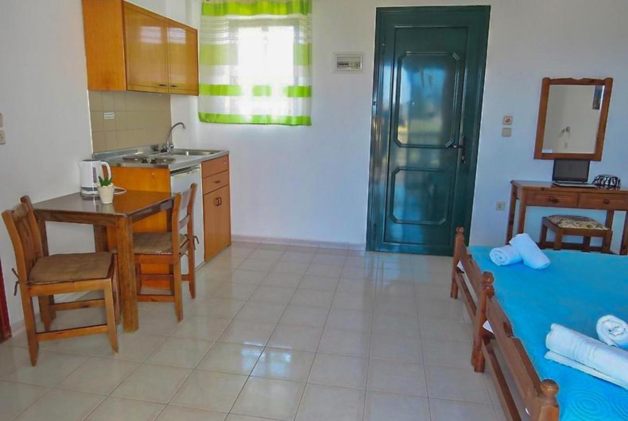 Debbi Appartments And Hotel イアリソス エクステリア 写真